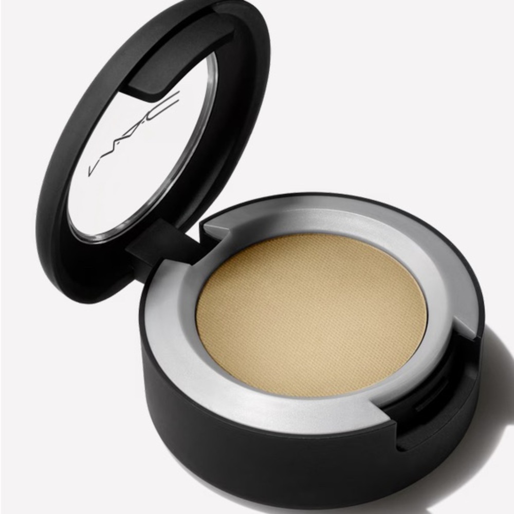 MAC POWDER KISS SOFT MATTE EYE SHADOW IN PRE-SUEDE ME
